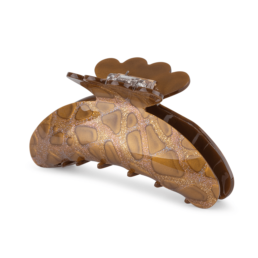 Stor hårklemme fra SUI AVA – Helle Journey Big med brun og gylden glitrende overflade og mønster.