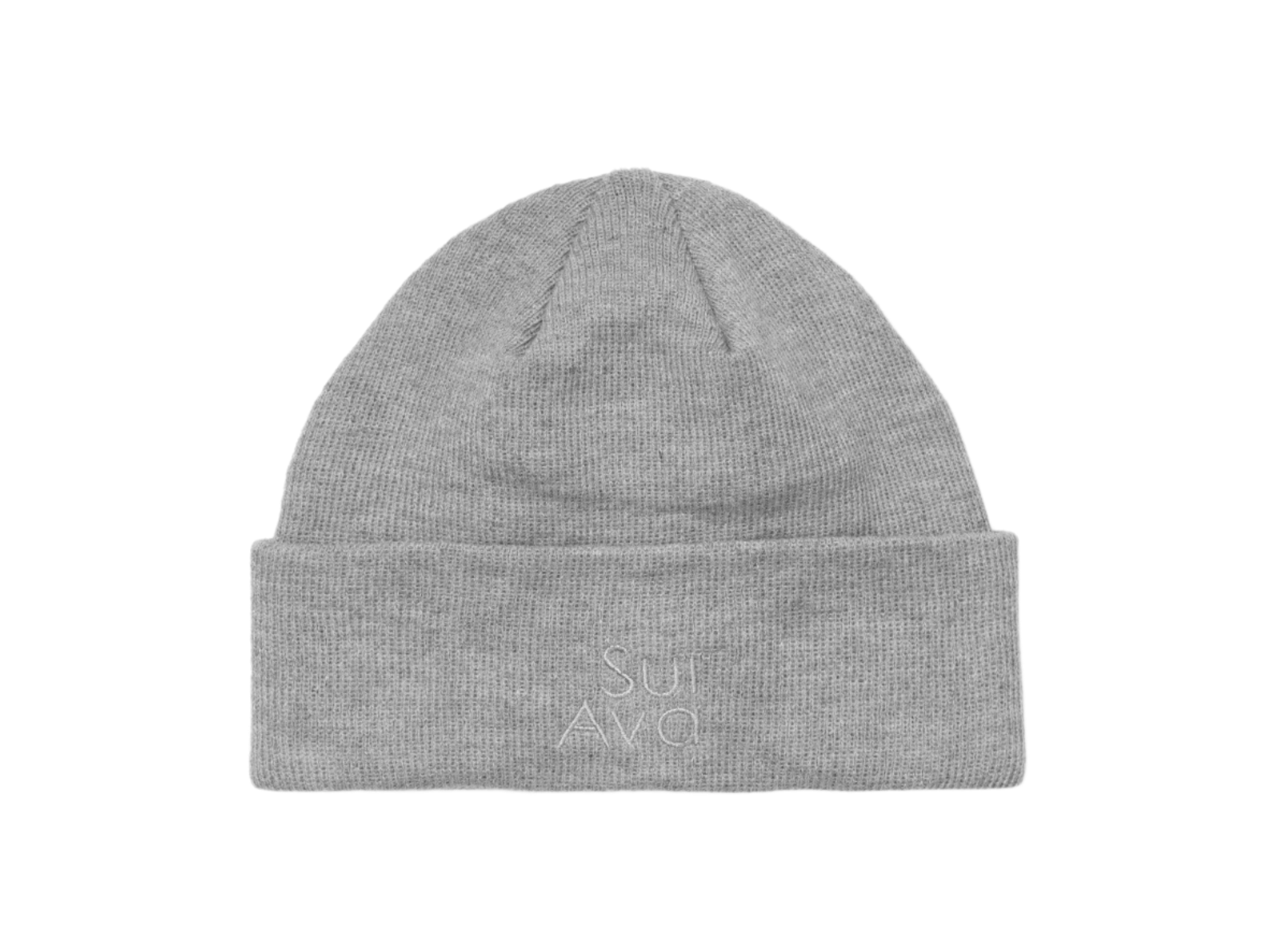 Grå ribstrikket hue med opsmøg og broderet SUI AVA-logo.