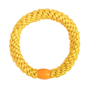 Gul spiralformet hårelastik med orange perledetalje fra SUI AVA