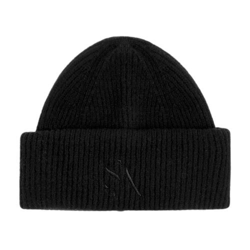 Sort ribstrikket hue med tone-i-tone SUI AVA logo