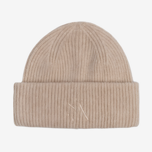 Beige ribstrikket uldhue – Signe Beanie fra SUI AVA