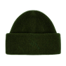 Ribstrikket beanie i mørkegrøn med broderet SUI AVA logo 