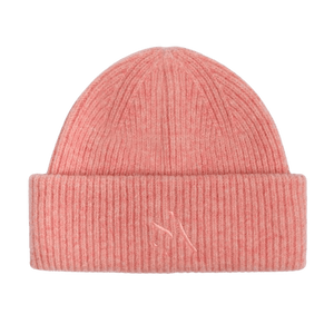 Rosa ribstrikket beanie med tone-i-tone logo – Signe Beanie fra SUI AVA