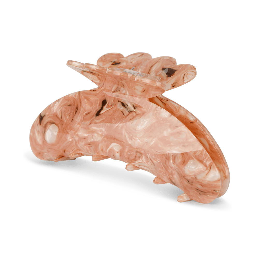 Helle Messy Big – stor hårklemme i marmoreret fersken med skinnende finish fra SUI AVA