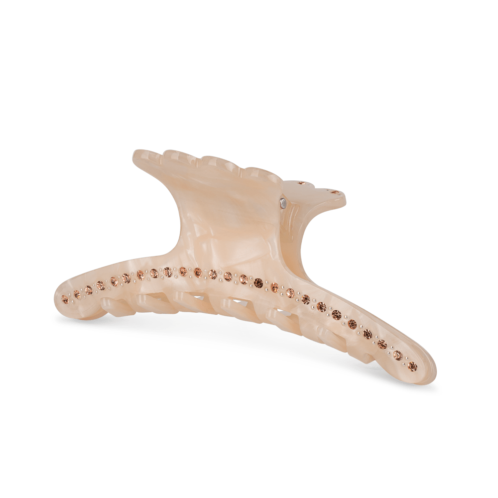 Stor cream hårklemme med rosa rhinsten og perlemorsglans – Helen Wrapped Clip Big fra SUI AVA