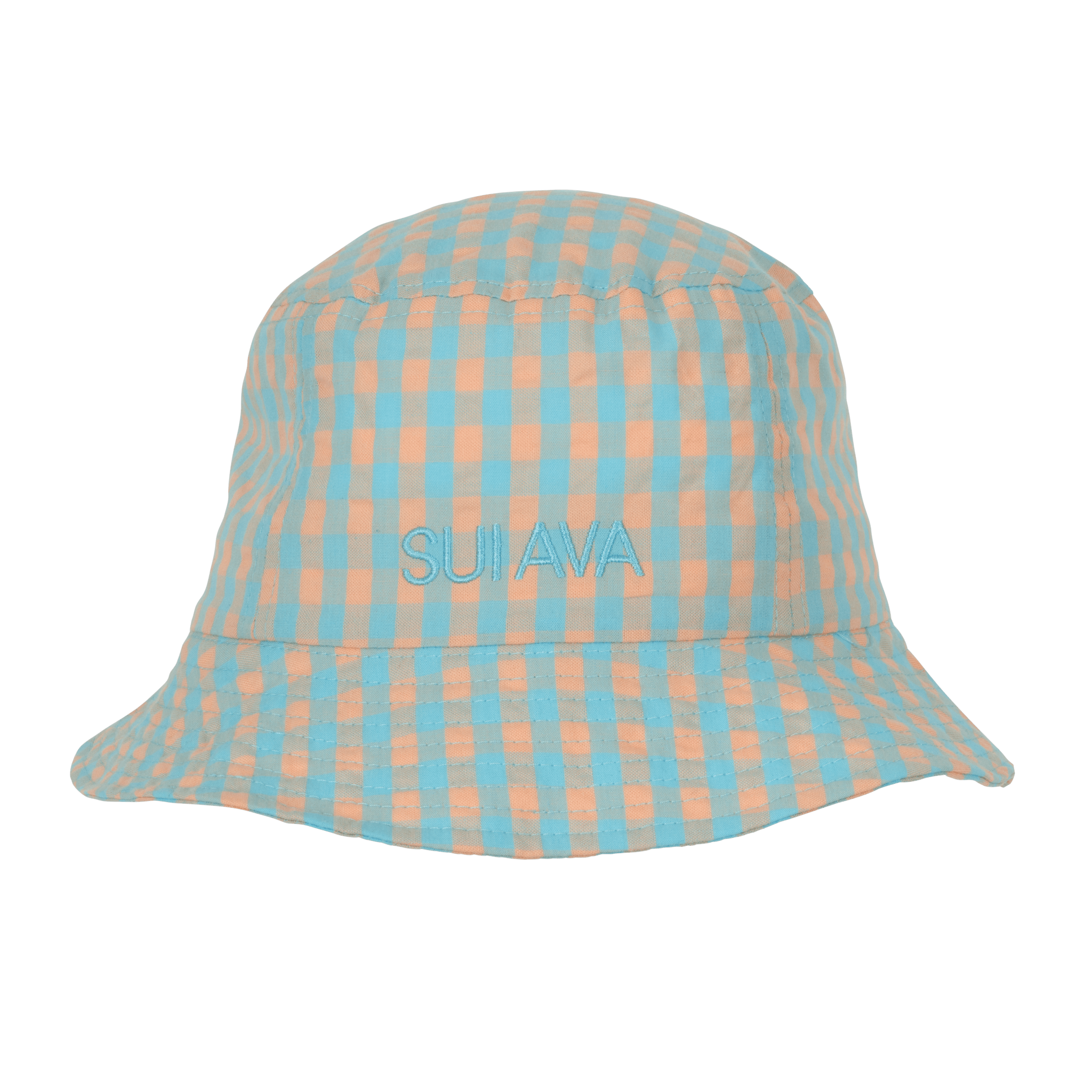 Summer Bucket Hat – bøllehat i fersken og lyseblå gingham med broderet SUI AVA-logo.