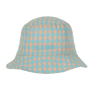 Summer Bucket Hat – bøllehat i fersken og lyseblå gingham med broderet SUI AVA-logo.