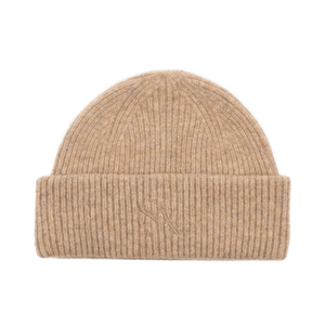 Beige ribstrikket uldhue med opsmøg – Signe Beanie fra SUI AVA