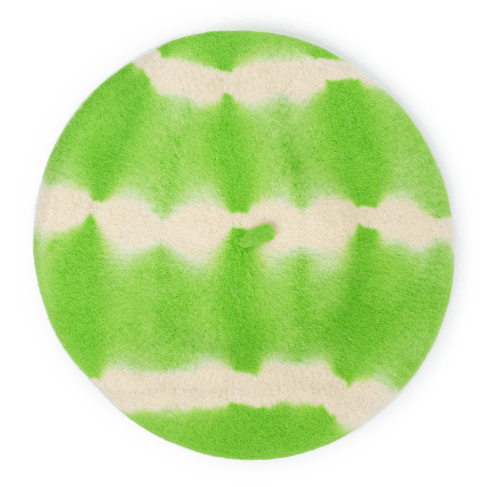 Flora Baret i limegrøn tie dye – klassisk baret med farverigt twist