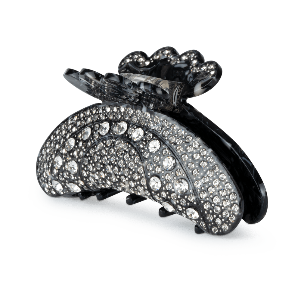 Helen Breathtaking Middle i Obsidian Black – en mellemstor hårklemme dekoreret med funklende rhinsten, der tilføjer et elegant og glamourøst touch til din frisure. Perfekt til både hverdag og festlige anledninger.