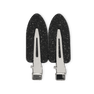 Sæt med to store sorte hårclips med stjernestøvs-lignende glimmer – Starry Night Hair Clip Set fra SUI AVA