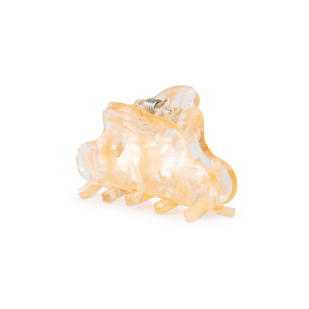 Lene Lunar Mini hårklemme i gylden beige med perlemorseffekt.