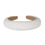 Mixed Pearl Headband – Hårbøjle med perler i forskellige størrelser i en klassisk hvid nuance