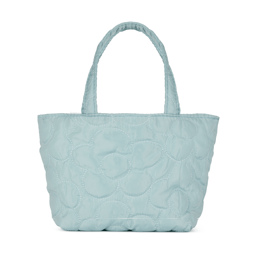 Lyseblå Daisy Bag med quiltet blomstermønster, bløde stropper og rummelig opbevaring.