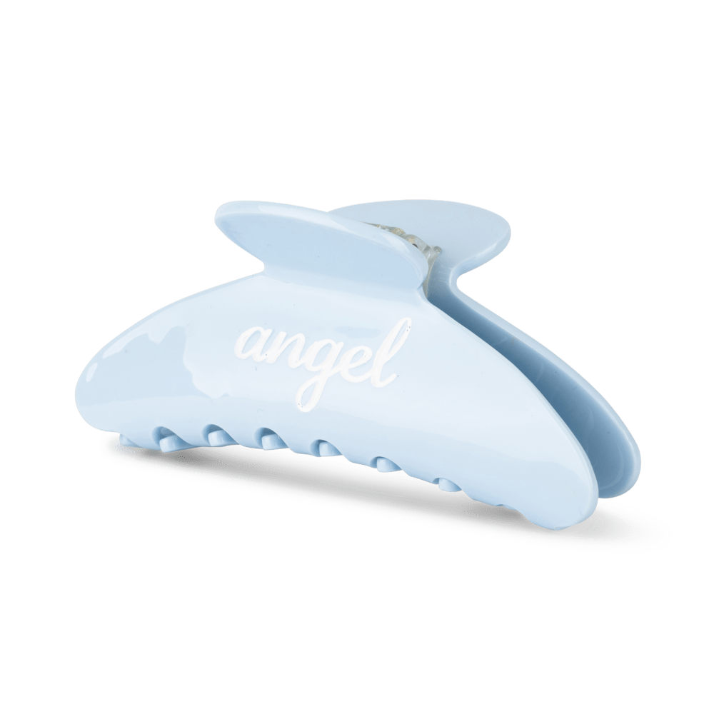 Stor lyseblå hårklemme med hvid “angel”-tekst fra SUI AVA