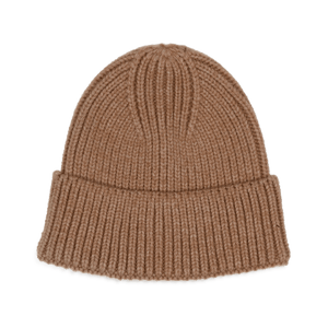 Nico Beanie i camel – ribstrikket hue med opfoldet kant i varm brun nuance.