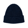 Nico Beanie i navy – ribstrikket hue med opfoldet kant i mørkeblå uldblanding.