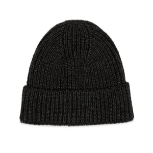 Nico Beanie i mørkegrå – ribstrikket hue med foldet kant i mørkegrå uldblanding.