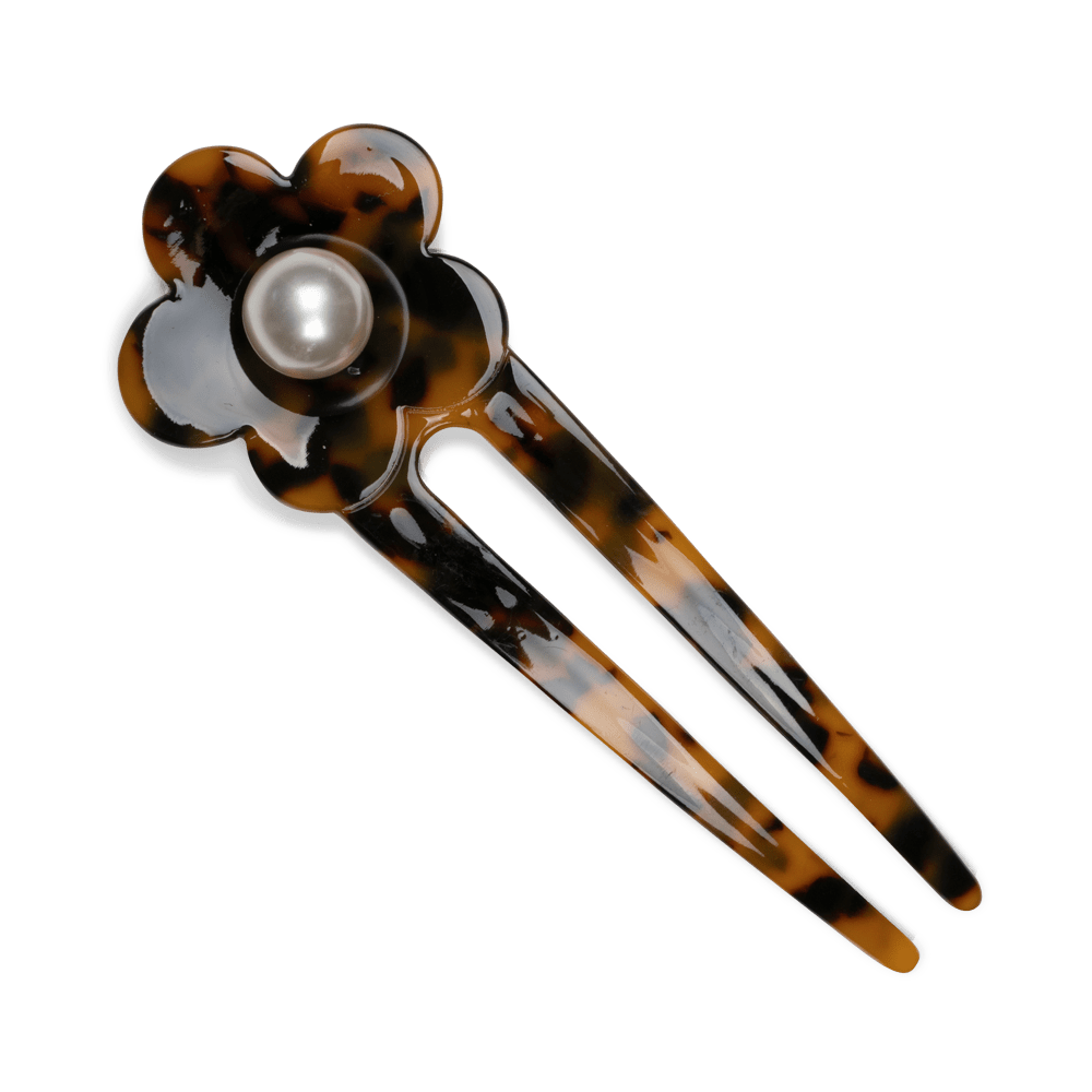 Eva Classic Flower Clip fra SUI AVA – elegant hårklemme med et tidløst blomsterdesign, perfekt til at tilføje et feminint og dekorativt touch til dine frisurer.