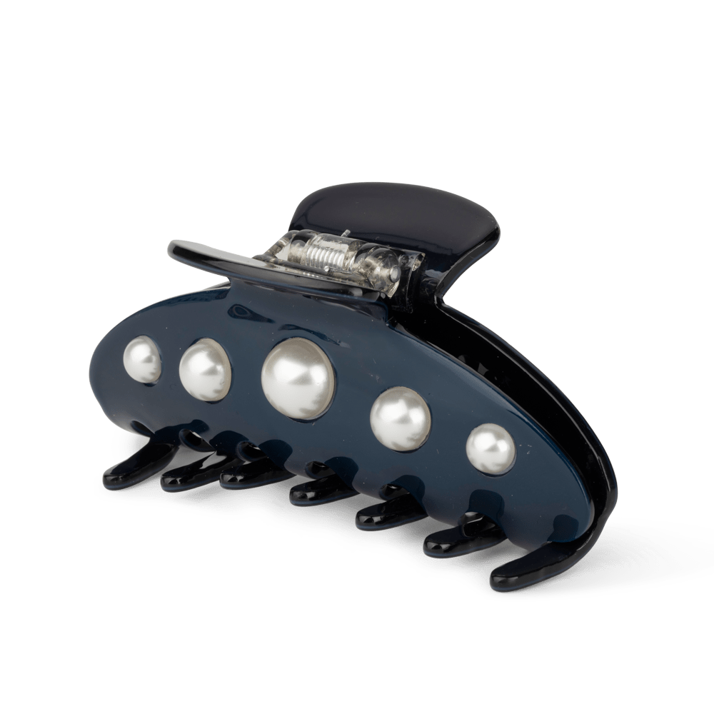 Ida Classic Pearly Big fra SUI AVA – stilfuld stor hårklemme med klassiske perledetaljer, ideel til at tilføje et feminint og elegant touch til dine frisurer.