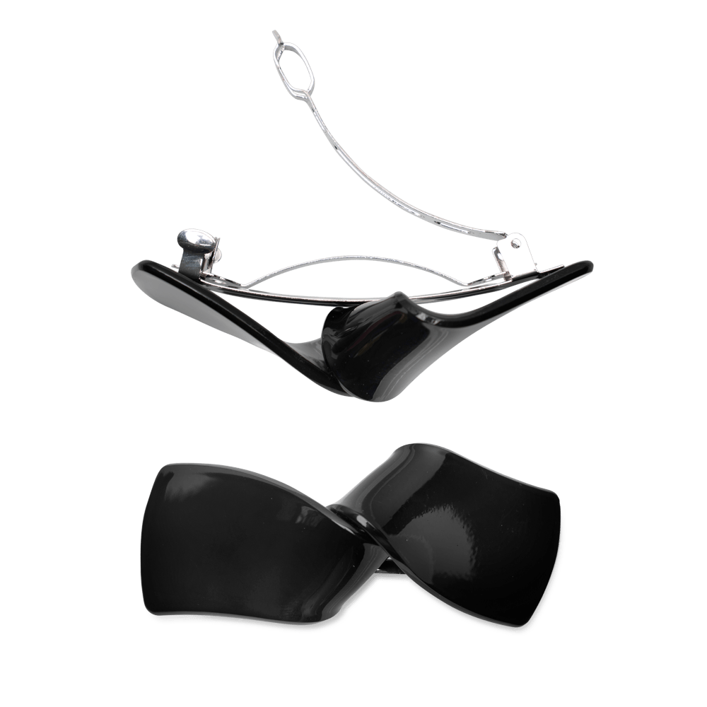 Classic Knot Clip fra SUI AVA – hårklemme i et klassisk og elegant knudedesign, perfekt til at tilføje et sofistikeret og tidløst touch til enhver frisure.