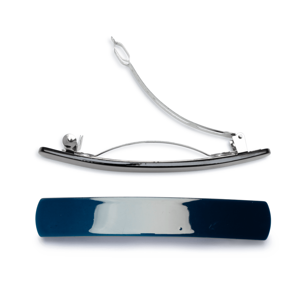 Classic Hair Clip fra SUI AVA – elegant hårklemme i et tidløst design, perfekt til at tilføje et klassisk og sofistikeret touch til enhver frisure.