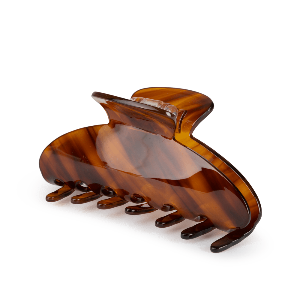 Ida Classic Big fra SUI AVA – stor hårklemme i et klassisk og tidløst design, perfekt til at skabe elegante og holdbare frisurer.