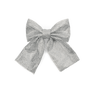 Kelly Crystal Bow hårsløjfe i sølv med glitrende krystaller, elegant og dekorativ til opsat hår eller hestehale.