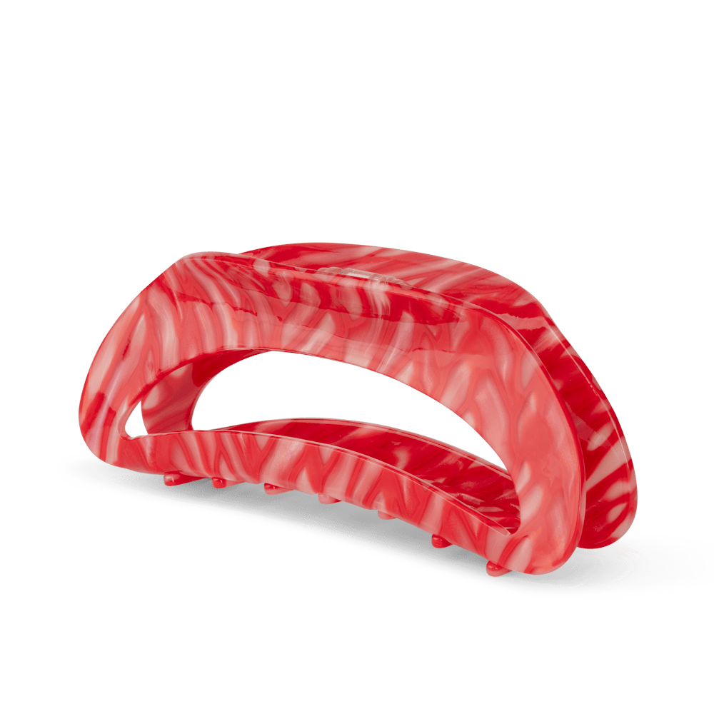 Theresa Fluid Giga – rød marmoreret hårklemme i oversized design fra SUI AVA