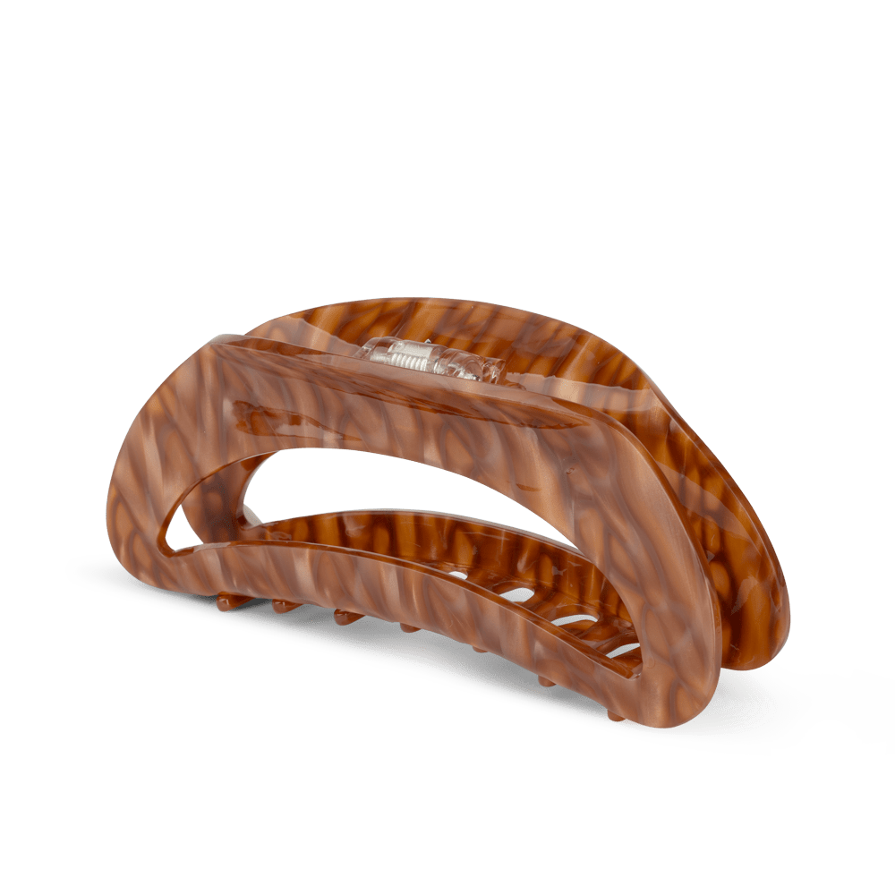 Theresa Fluid Giga – stor brun hårklemme med marmoreret bølget mønster fra SUI AVA