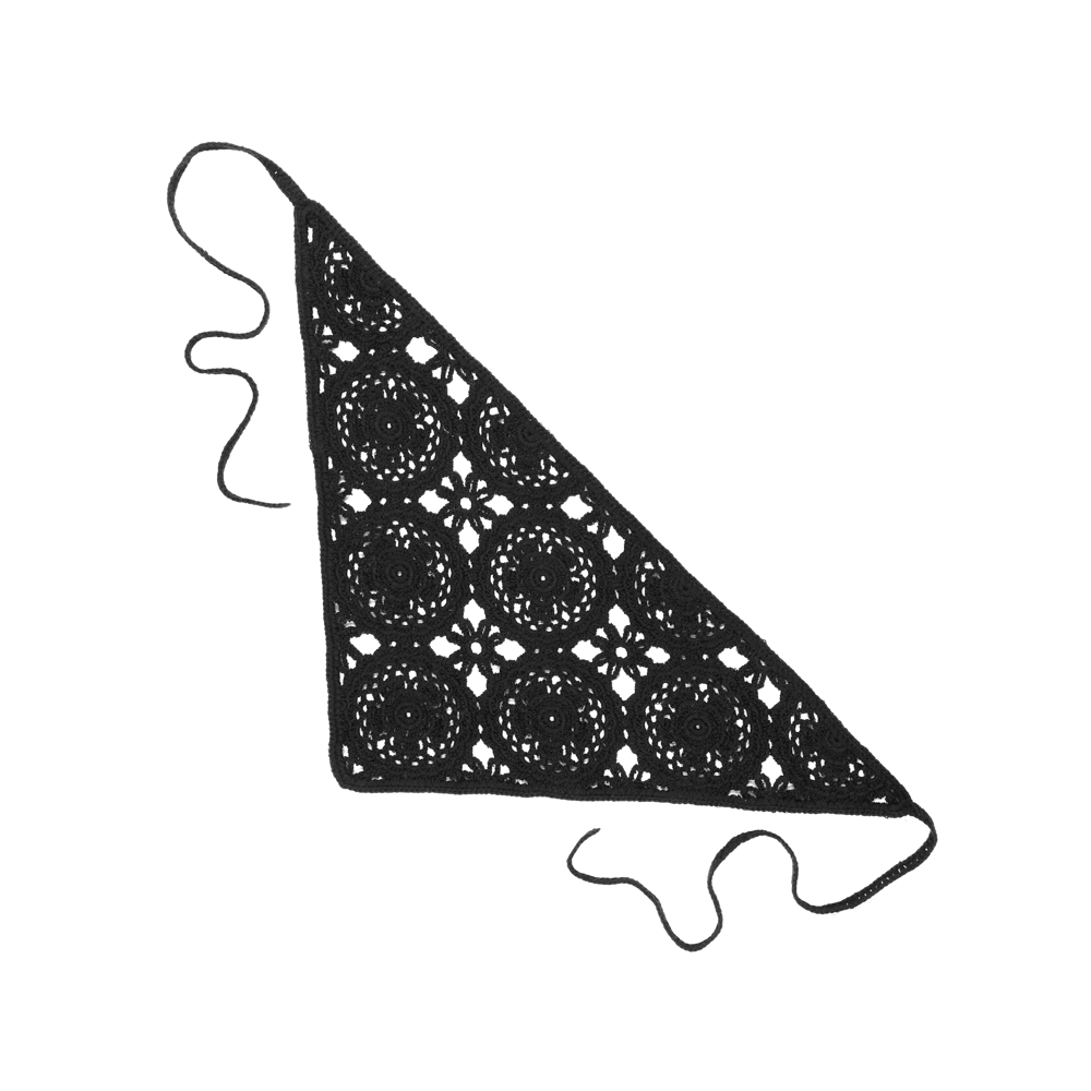 Bohemian New Headscarf fra SUI AVA – elegant hovedtørklæde i klassisk sort med et bohemeinspireret design, ideel til at tilføje et tidløst og sofistikeret touch til dit look.