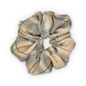 Stor scrunchie i beige, gul og grå tern – Ebba Check Scrunchie Big fra SUI AVA