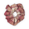Stor ternet scrunchie i vinrød, beige og gule nuancer fra SUI AVA
