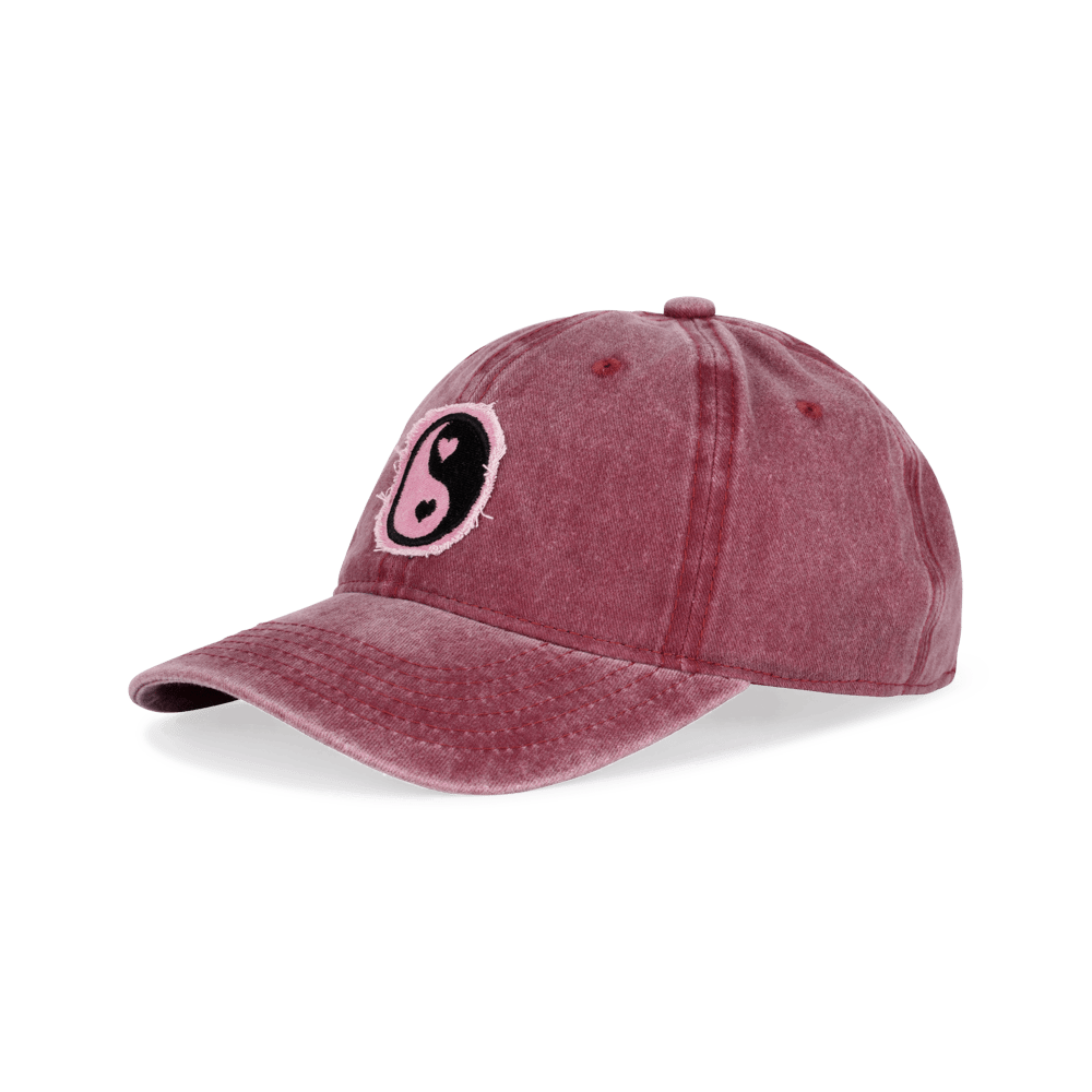 Everyday Cap i washed bordeaux med yin/yang-logo – justerbar kasket i blød bomuld med vintage-look.