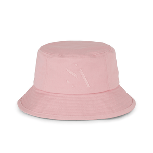 Maria Organic Bucket Hat – rosa bøllehat i økologisk bomuld med diskret broderet logo.