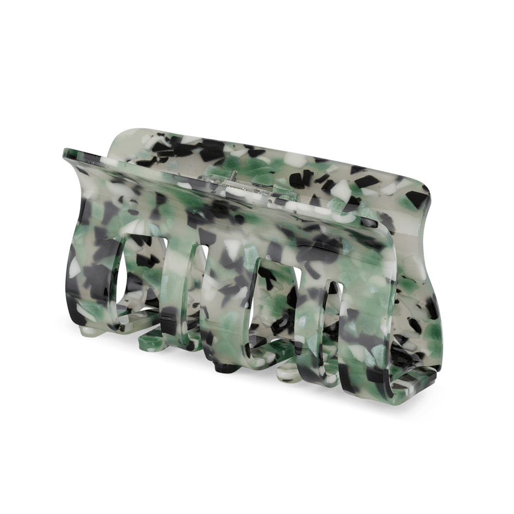 Fie Chic Big hårklemme i lysegrøn, hvid og sort – stor hårklemme med mosaikmønster og stærkt greb, ideel til større hårsektioner og et stilfuldt look.