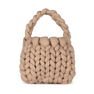 Beige Sally Braided Bag med chunky flettestruktur og blødt håndtag.