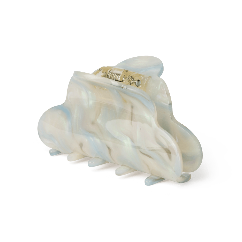 Lene Daydream Big – Stor hårklemme i perlemorshvid med elegant og blødt design.