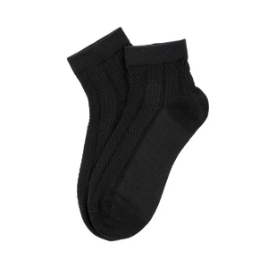 Sorte Sofie Ankle Socks med strukturstrik og ribkant.