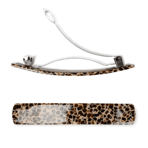 Matcha Addict Hair Clip – hårspænde med giraffemønster i brun og cremefarvet acetat