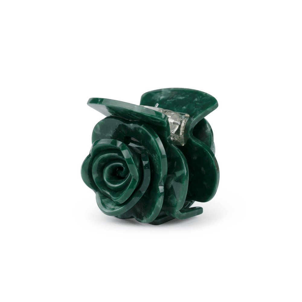 Rosie Mini hårklemme i mørkegrøn – lille hårklemme formet som en rose, ideel til fint hår eller små sektioner. Elegant og dekorativt design.