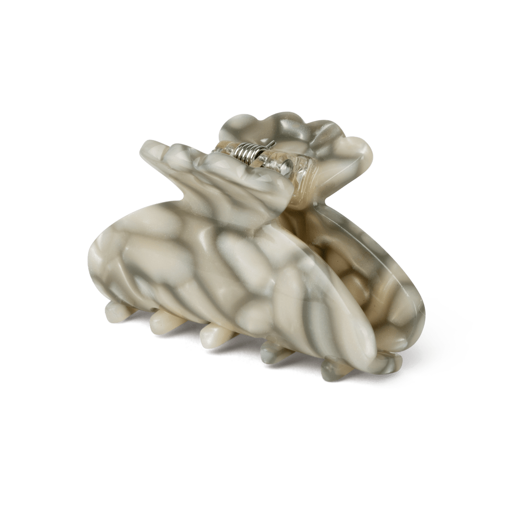 Helle Cloudy Mini – Lille hårklemme med marmoreret mønster i grå og beige nuancer