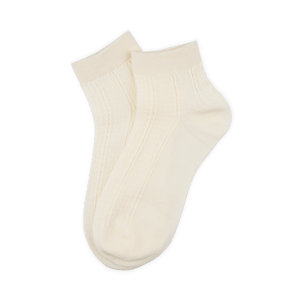Sofie Ankle Socks – Cremefarvede strømper med strukturstrik og ribkant.